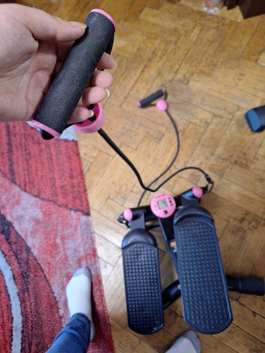 Stepper fitness cu afișaj electronic și corzi elastice