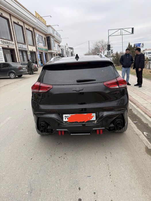 Tracker 2  primer lyukli rangi qora