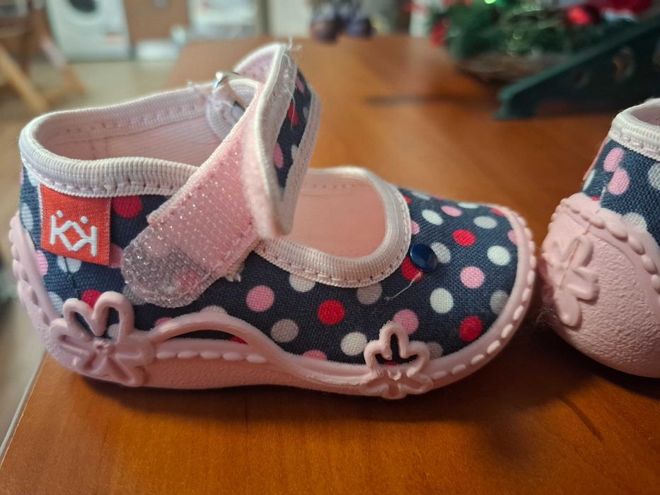 Пантофи за бебе от Колев и Колев