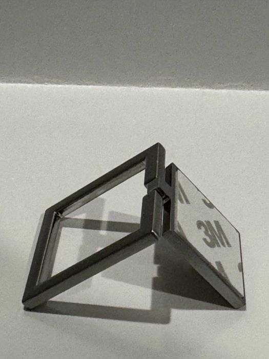 Кольцо для телефона от бренда  dior