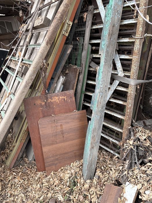 Ағаш отындыққа тегін берем