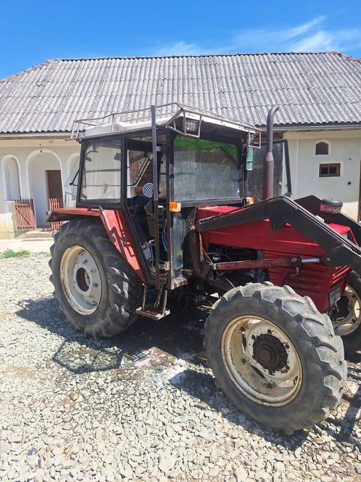 Vând Tractor  U 683 DTC, cu incarcator