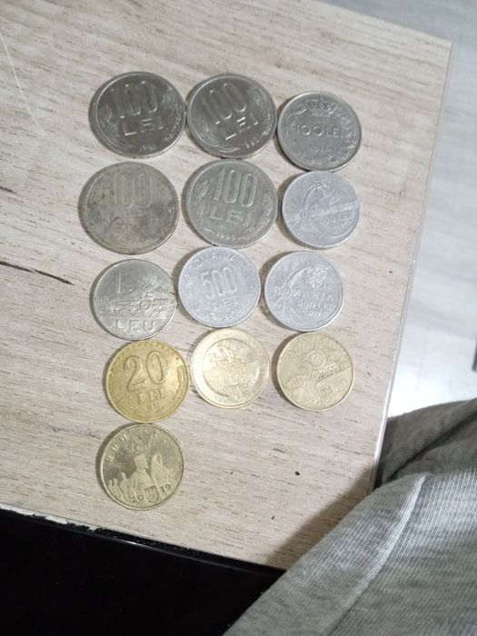 Vând monede de colectie mai multe detalii in privat