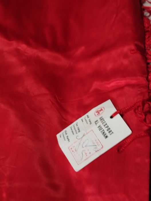 Продается комплект -атласное покрывало,наволочки