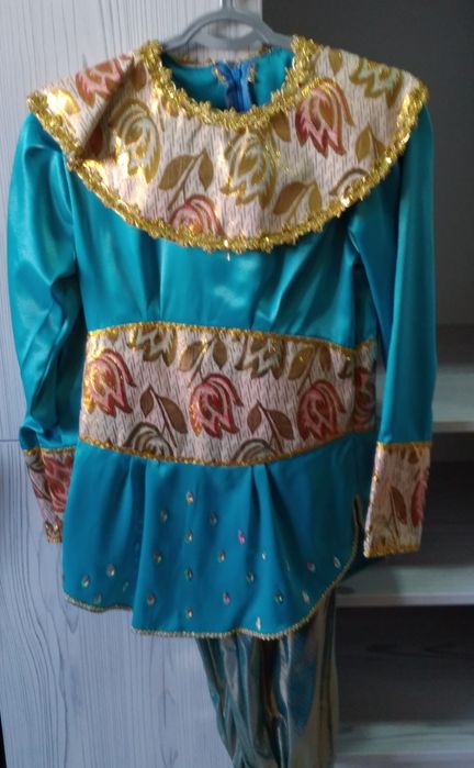 Костюмы разных народов. Все по 150 тыс.сум.