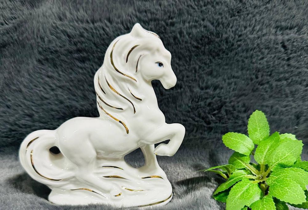 Статуэтка Лошадь фарфор