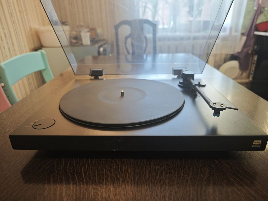 Виниловый проигрыватель Sony PS-HX500.