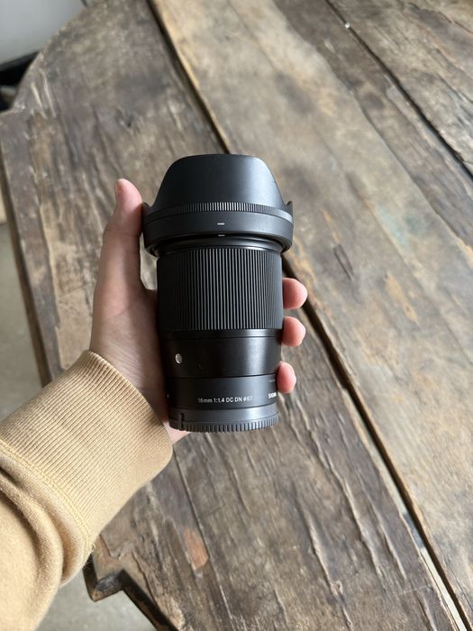 Obiectiv Sigma 16 mm, f1.4, montura sony e + cutie