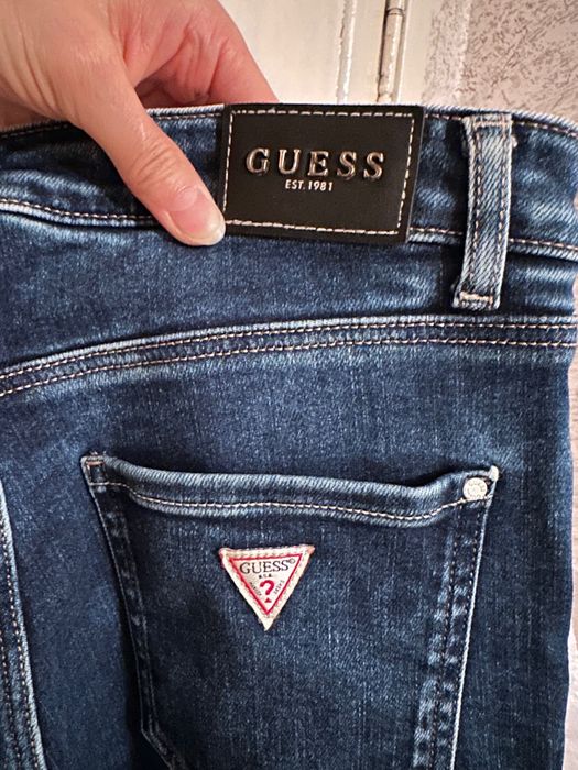 Продам джинсы женские Guess