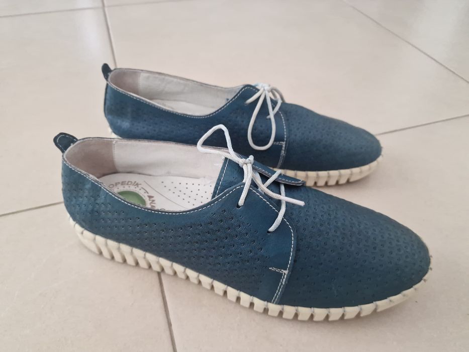 Pantofi din piele