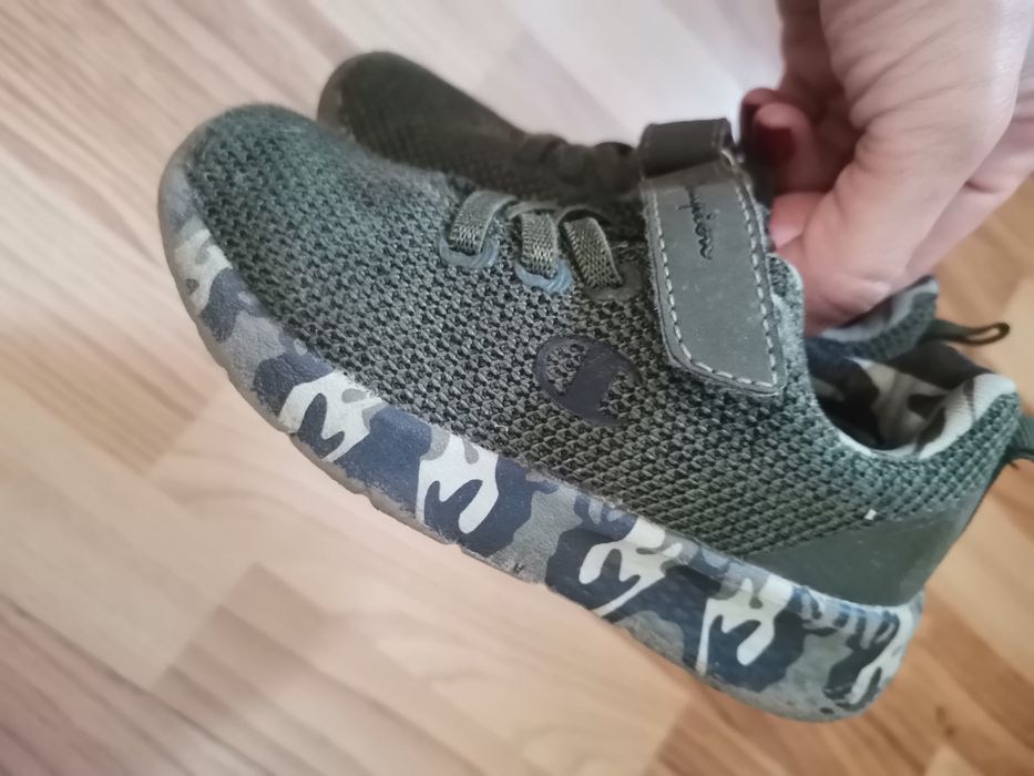 Adidasi Champion ca noi