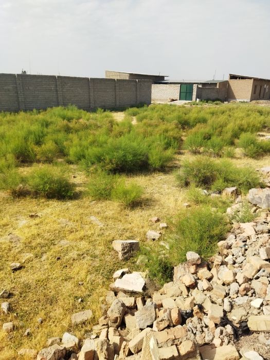 Срочно сотилади ер 6 сотих ,хамма хужжатлари жойида ,сув свет бор газ