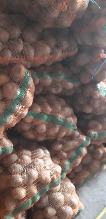 Vând cartofi de mâncat!