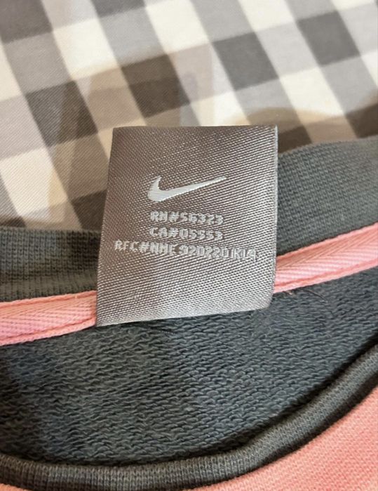 Розовый свитшот от Nike