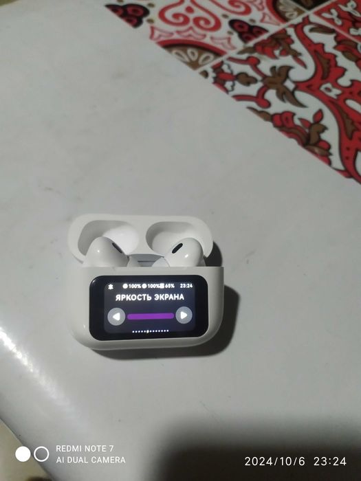 Наушники с экраном