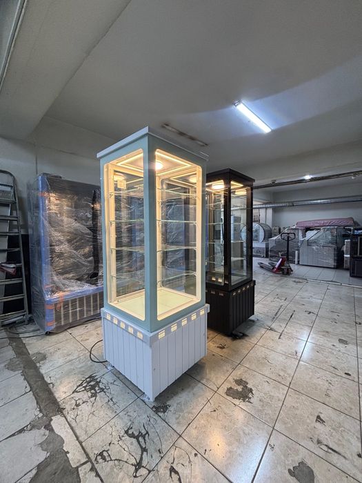 Хладилна витрина вертикална