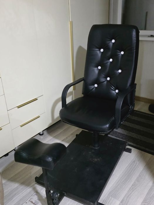 Продам кресло педикюрное