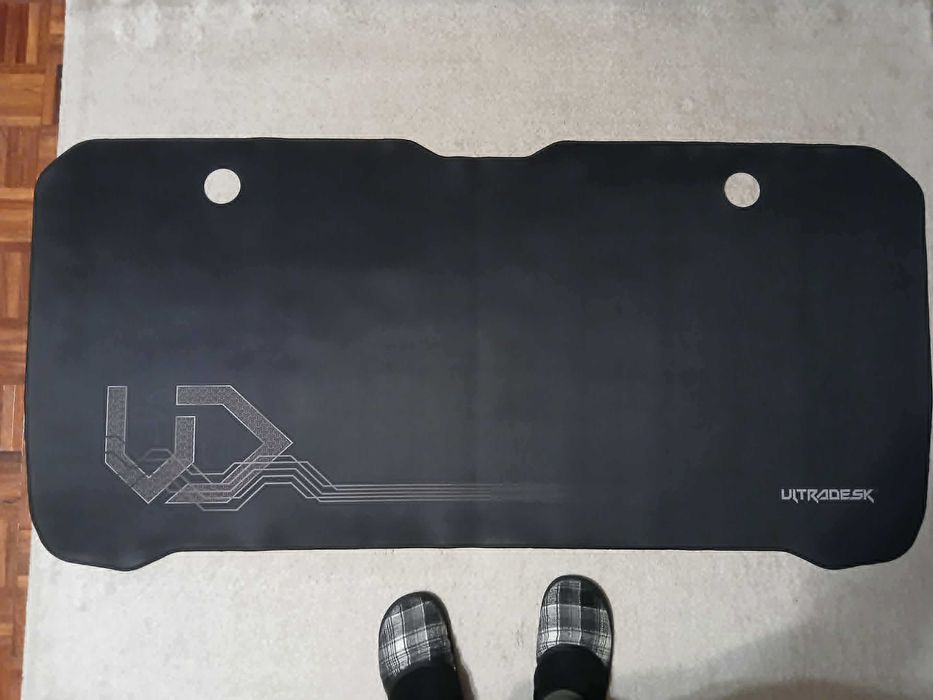 Геймърско бюро Ultradesk Grand 160 x 70 см в отлично състояние