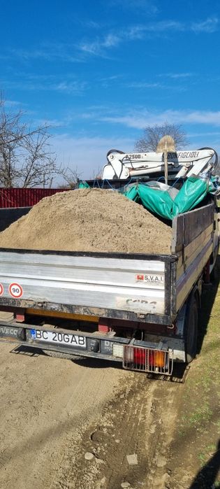 Transport basculabil si macara hidraulica