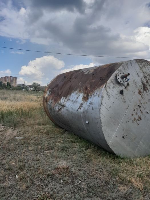 Продам цистерну.