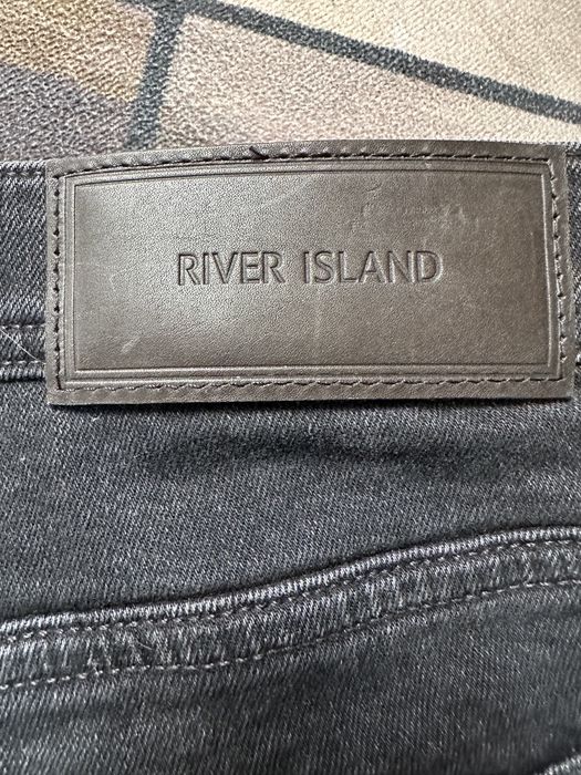 Vand blugi River Island barbati noi cu eticheta marime 34/32