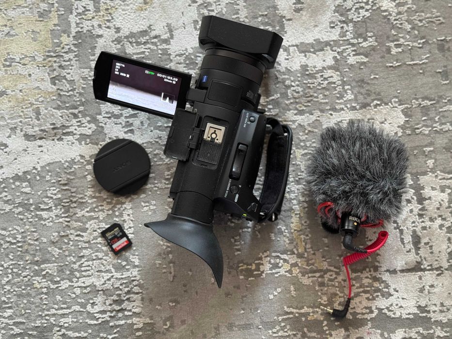Cameră Video Sony FDR-AX700 – 4K HDR, Senzor 1" + SD Card + Mic