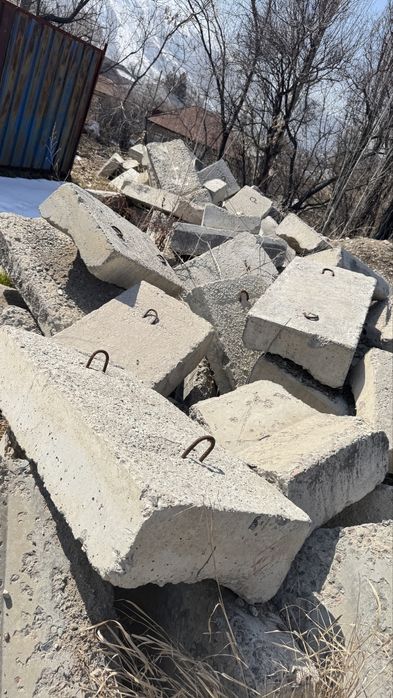 Продам бетоны подушки фундамент бетонные блоки