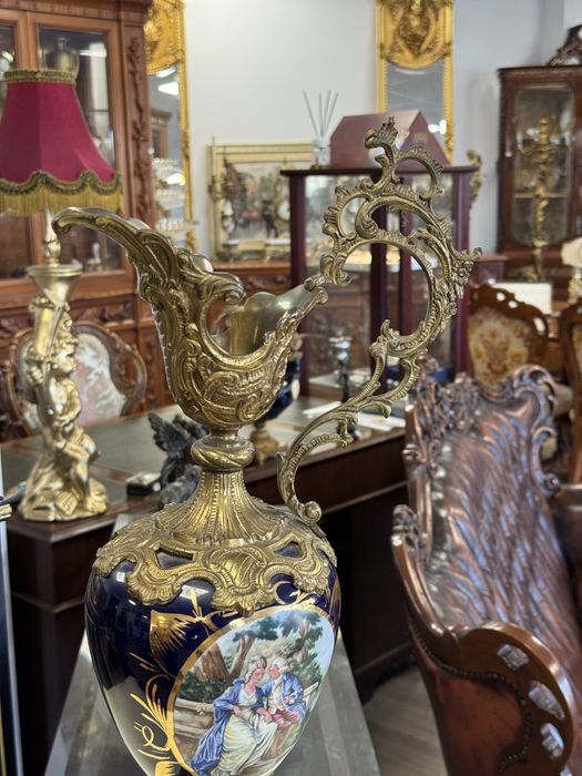 Carafa deosebita din portelan si bronz