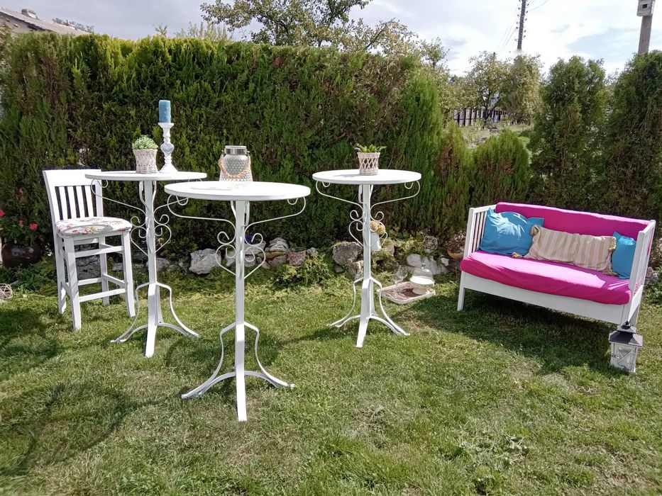 Коктейлни маси за кътъринг под наем