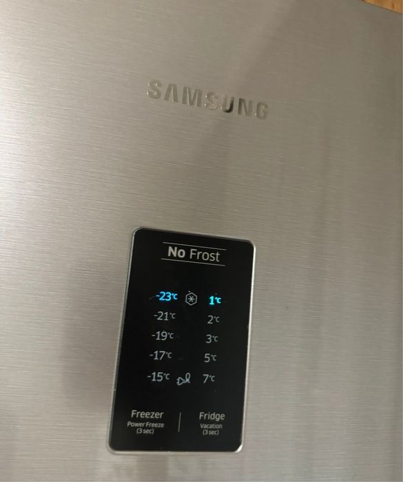 Холодильник Samsung