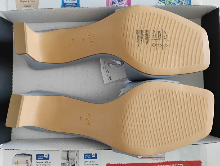 Маратонки и чехли