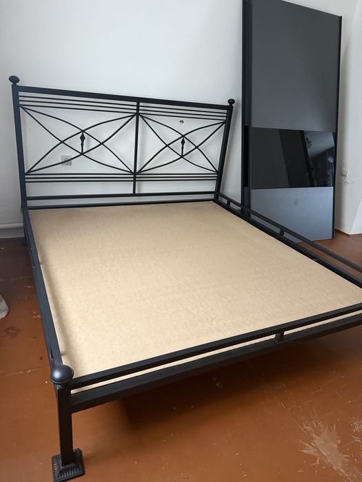 кованная кровать