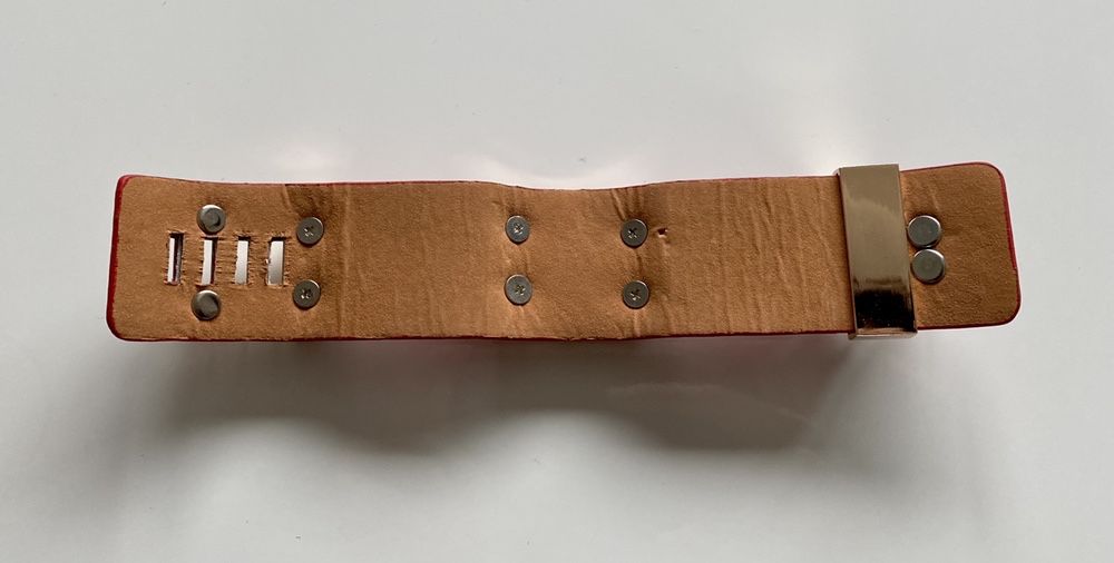 Дамска кожена гривна