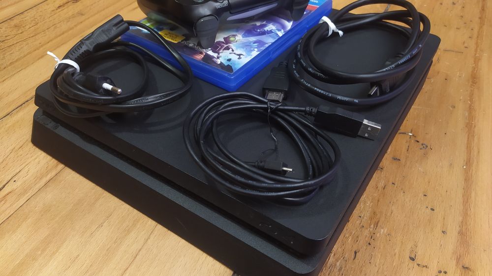 PS4 | PS 4 slim 500 гб + Джойстик + Ratchet & Clank  |  Почистена
