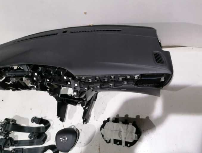 Opel Corsa F plansa de bord - set centuri de siguranta - kit airbag
