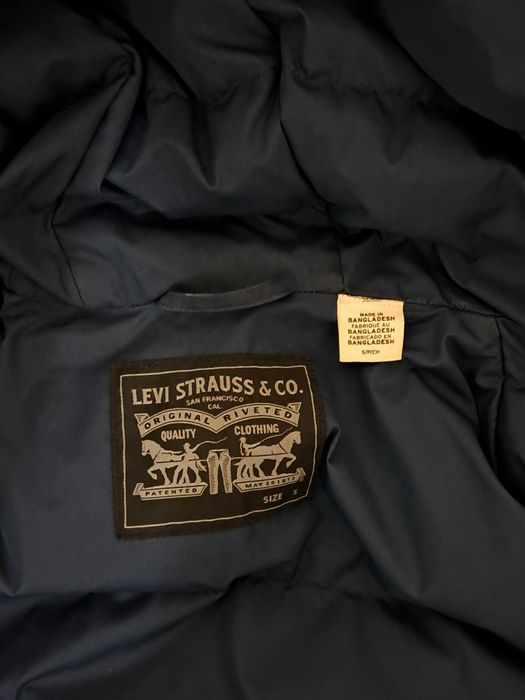 Geaca de iarna Levi's, marimea S, umplutura pene de rata