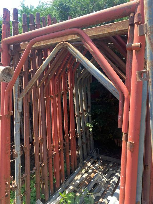 Vând schela metalica