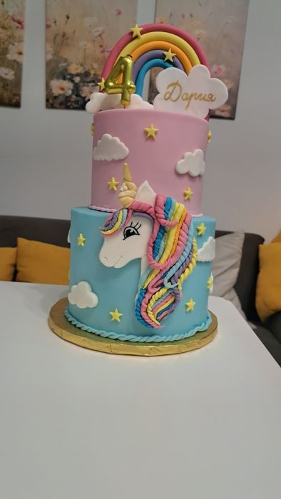 Бутафорна торта Еднорог