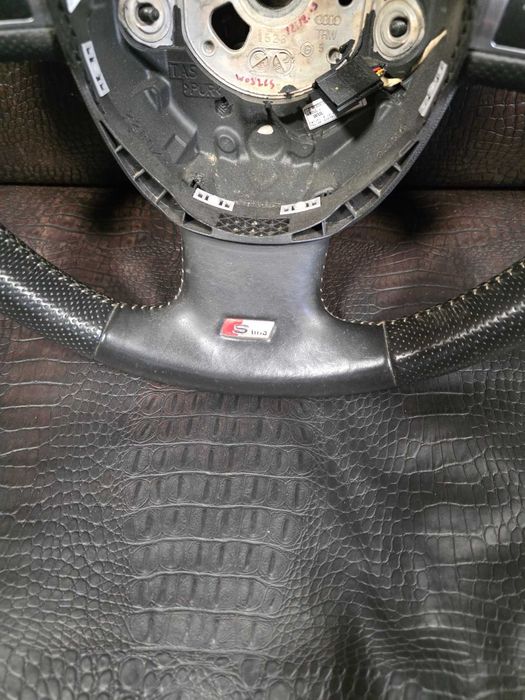 Продаваме S - Line волан за Audi A4 B8