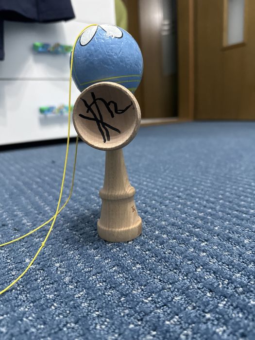 Kendama hun urilizata semnata de Xremus