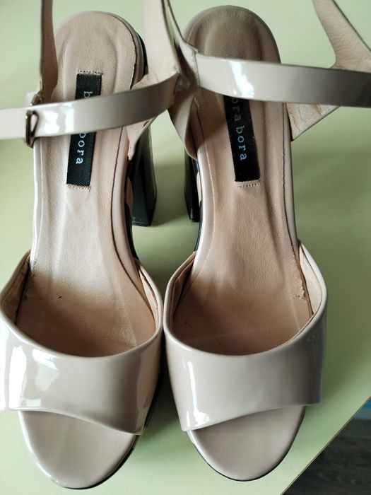 Сандали с висок стабилен ток