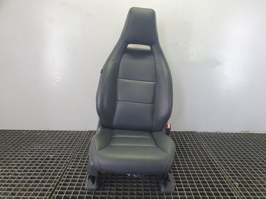 Scaun dreapta fata Mercedes Benz GLA-Class X156 (2013 - 2017) 2.2 cdi OM651.930