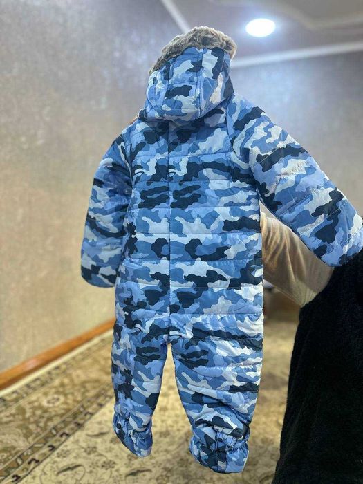 Стильный зимний комбинезон из США для малыша
