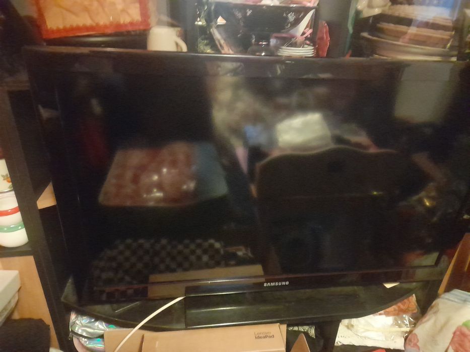TV samsung cu diagonala de 102 cu un defect.