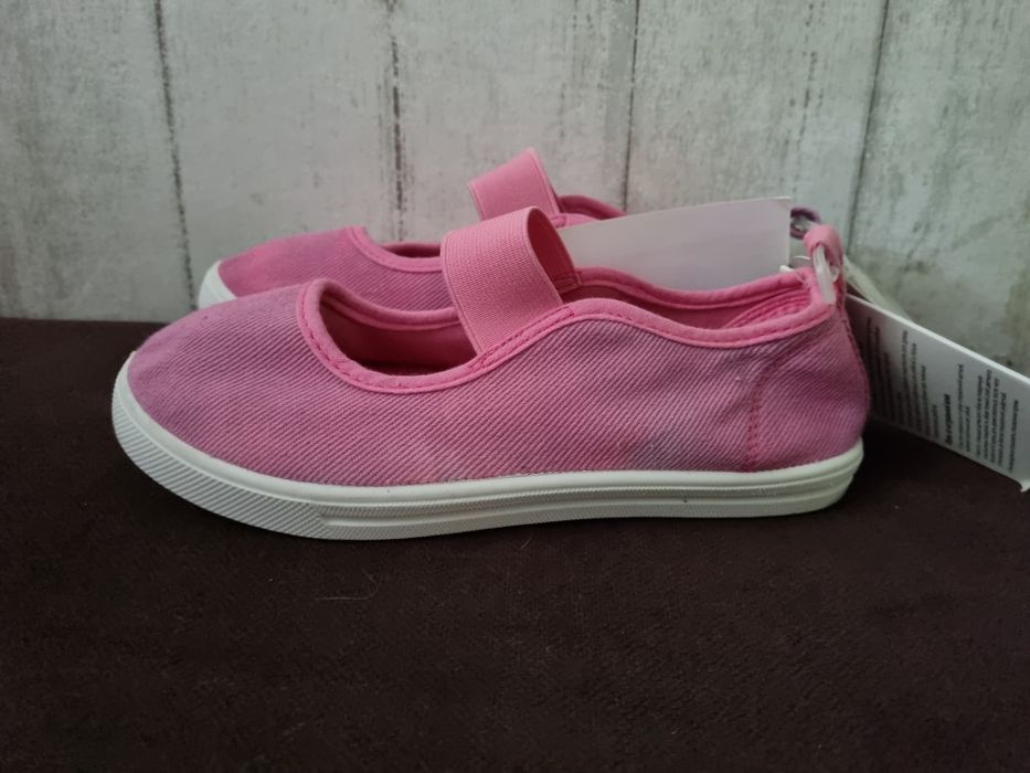 Продам Новые туфли (кеды на девочку) размер 30