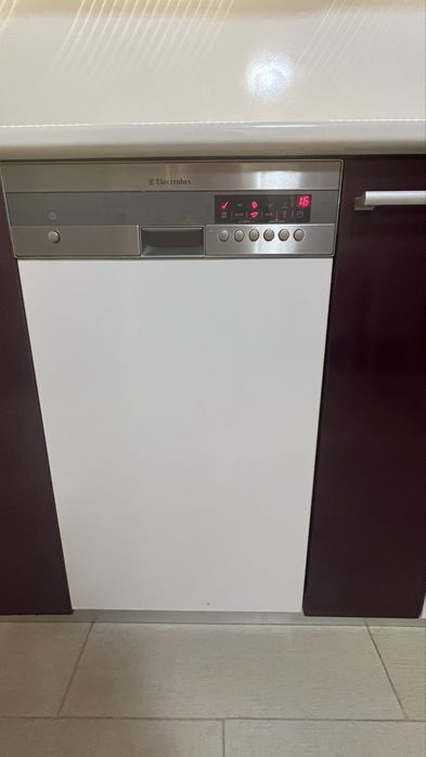 Bucatarie modulară in condiții f bune ,cu electrocasnice incorporate