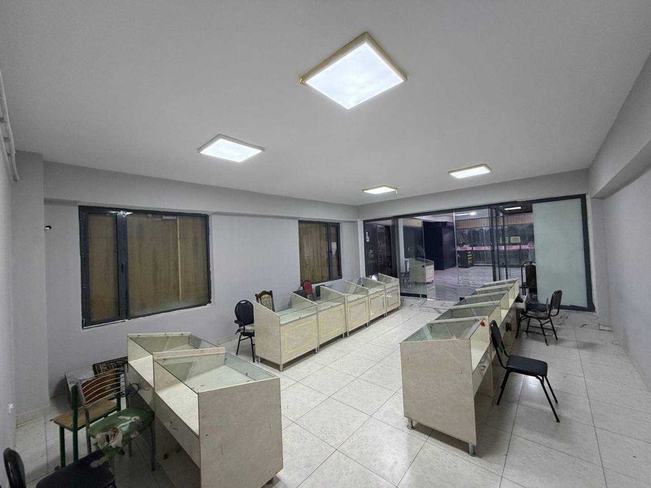 Namangan shahridagi Afsonalar vodiysi, tilla bozordafi dokon sotiladi.