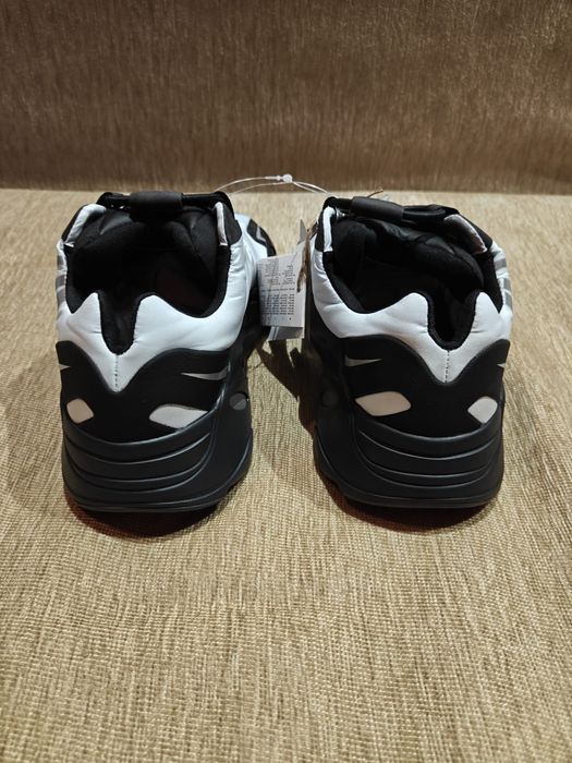 Adidas 700 MNVN Original