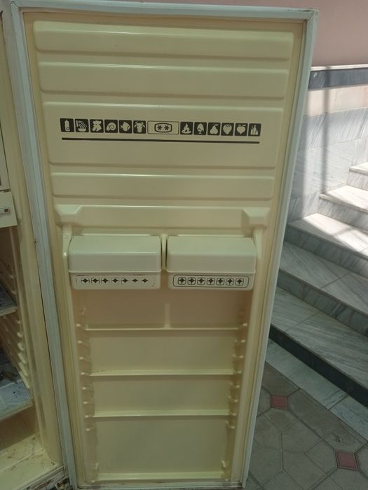 Muzlatgich eski lekin zur ishlaydi