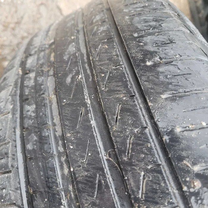 Vand cauciucuri Pirelli